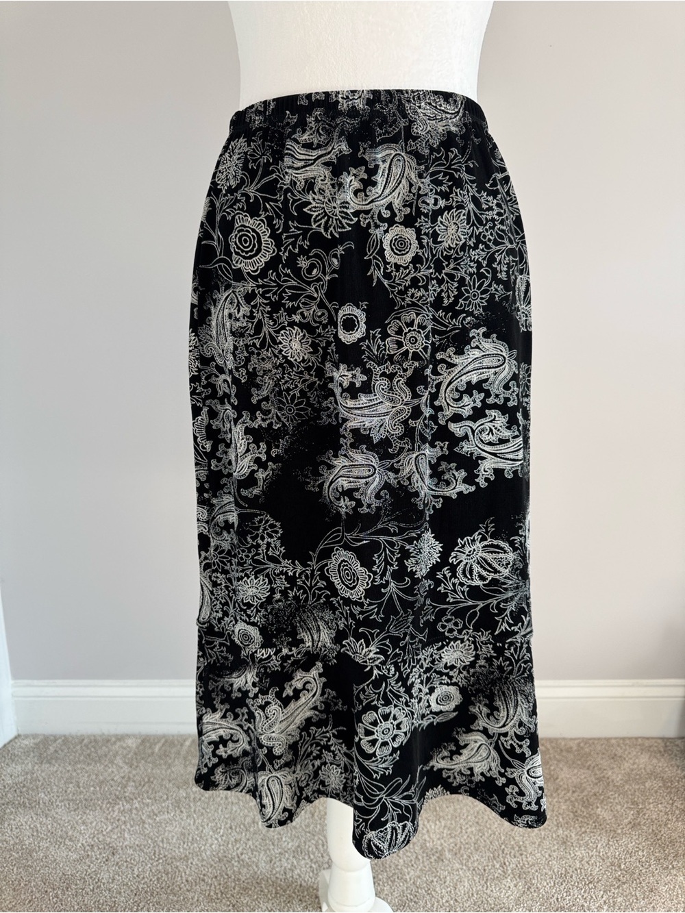 Chico's Travelers Black & White Paisley Floral Pull-On Midi Skirt Size 1